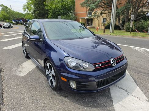 Used 2011 Volkswagen Golf 2-Door FWD image 3