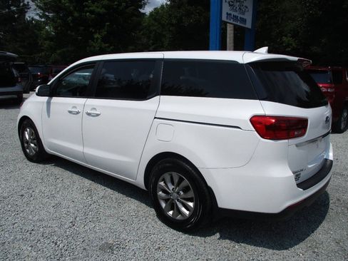 Used 2020 Kia Sedona LX FWD image 3