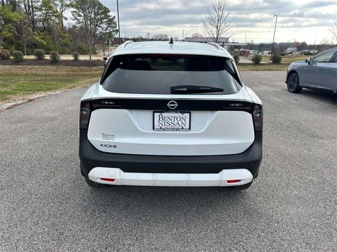 New 2026 Nissan Kicks SV image 4