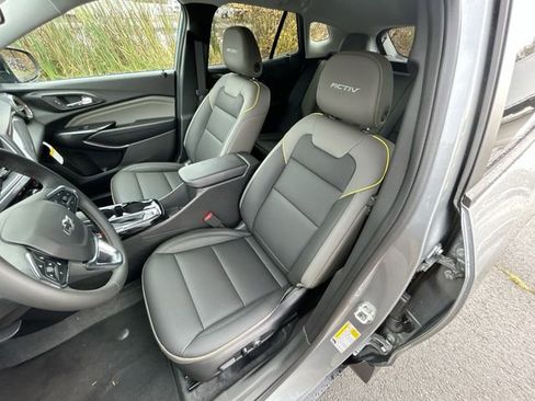 New 2026 Chevrolet Trax ACTIV w/ Sunroof Package image 19