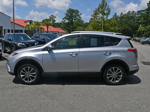 Used 2018 Toyota RAV4 Limited FWD image 2