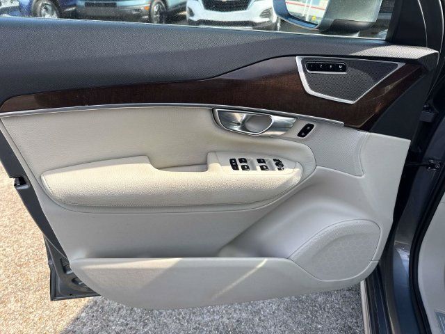 Used 2019 Volvo XC90 T6 Momentum AWD/4WD image 22