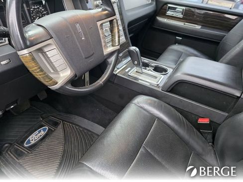 Used 2010 Lincoln Navigator 2WD image 14