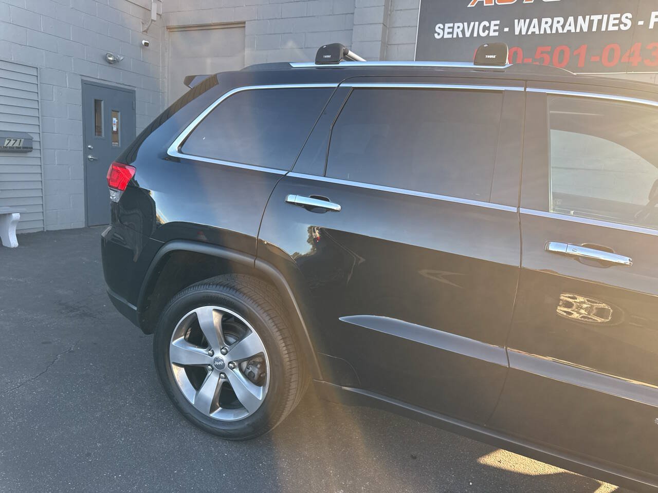 Used 2014 Jeep Grand Cherokee Limited AWD/4WD image 9