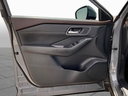Certified 2022 Nissan Rogue Platinum w/ Head-Up Display Package FWD image 22