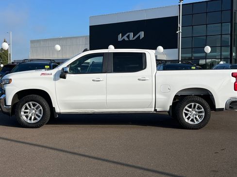 Used 2021 Chevrolet Silverado 1500 LT w/ Z71 Off-Road Package image 7