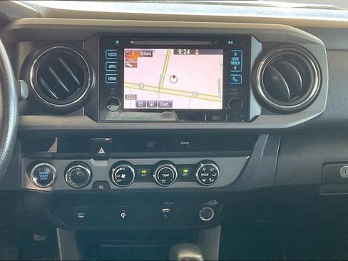 Used 2016 Toyota Tacoma TRD Sport w/ Towing Package AWD/4WD image 9