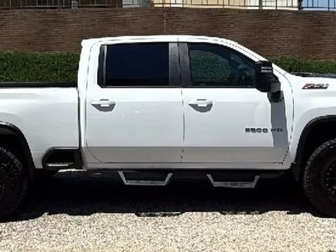 Used 2021 Chevrolet Silverado 3500 LT AWD/4WD image 5