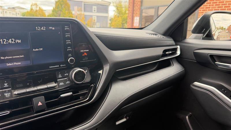 Used 2021 Toyota Highlander XSE FWD image 40