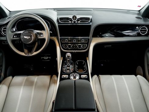 New 2025 Bentley Bentayga Extended Wheelbase image 27