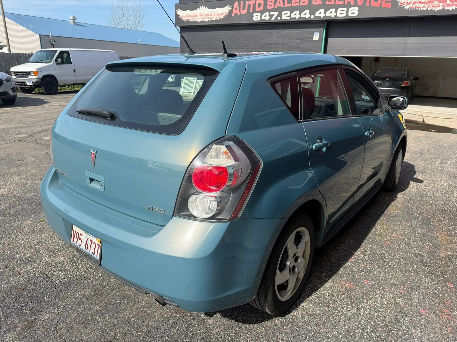 Used 2009 Pontiac Vibe w/ Preferred Package FWD image 4