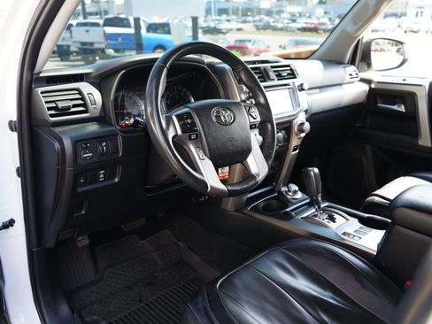 Used 2018 Toyota 4Runner SR5 AWD/4WD image 12