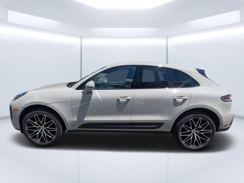 Used 2022 Porsche Macan AWD/4WD image 6