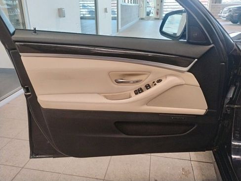 Used 2012 BMW 550i xDrive Sedan image 14