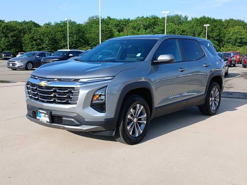 Used 2026 Chevrolet Equinox LT AWD/4WD image 3