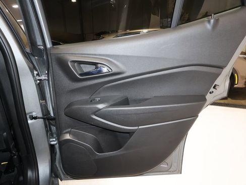 Certified 2025 Chevrolet Trax LT image 19