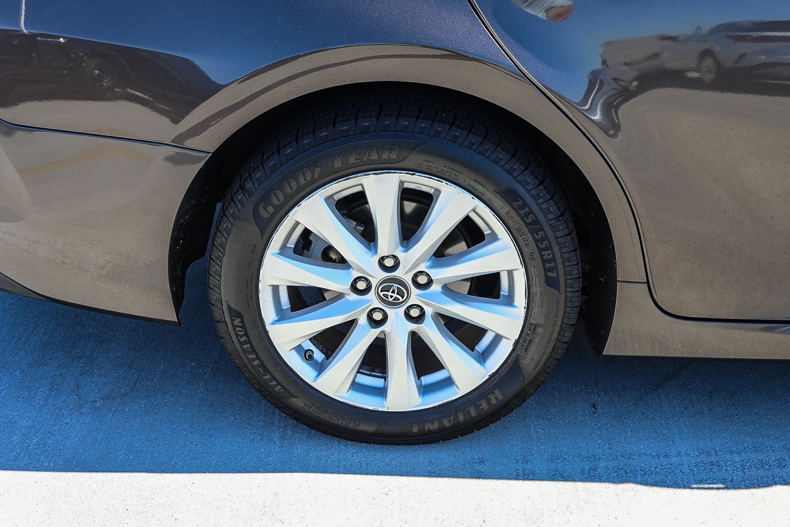 Used 2019 Toyota Camry LE w/ Carpet Mat Package FWD image 11