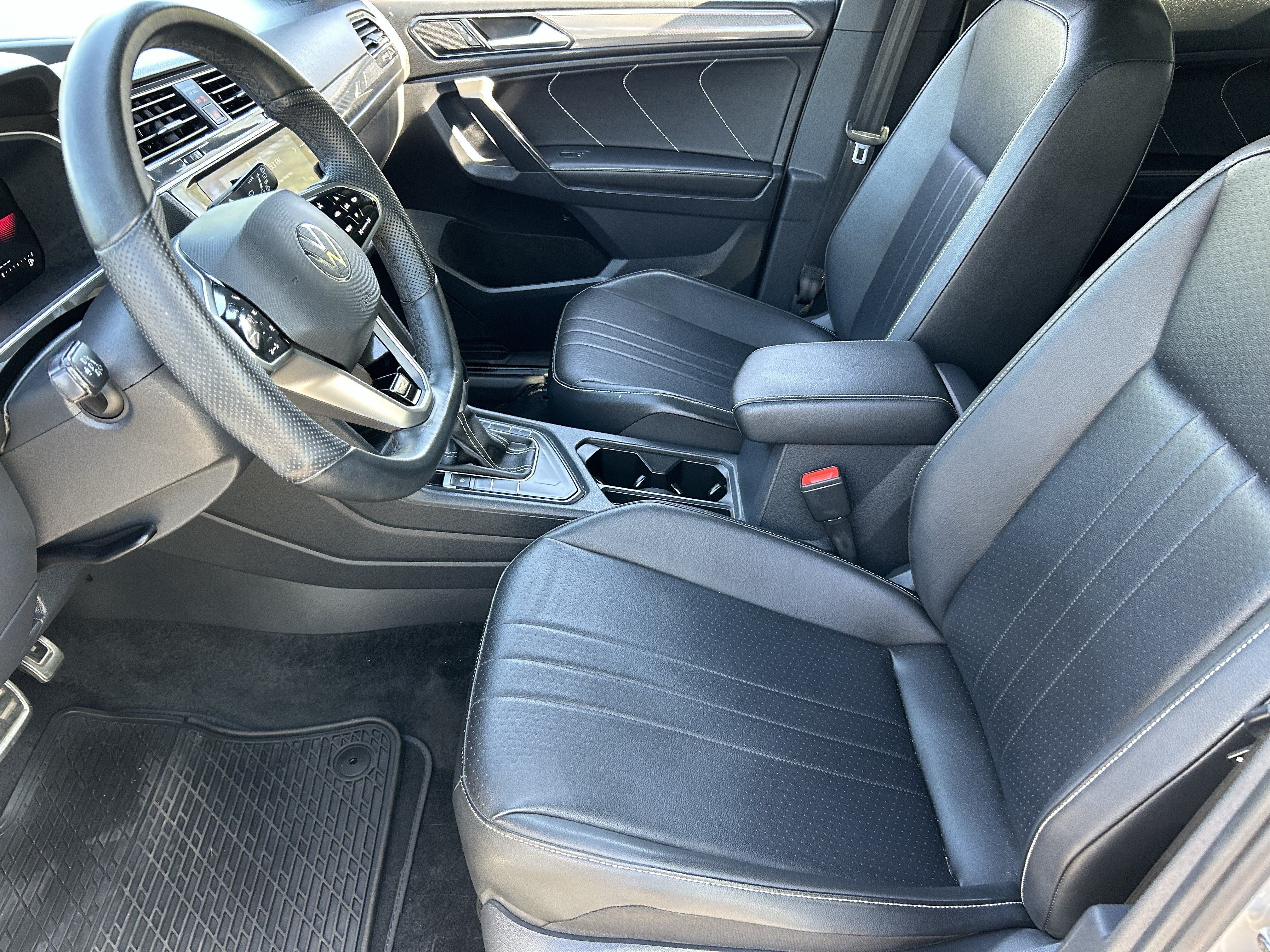 Used 2023 Volkswagen Tiguan SE R-Line FWD image 18