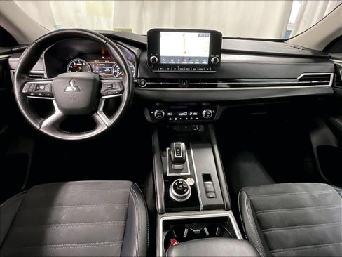 Used 2024 Mitsubishi Outlander SE image 21