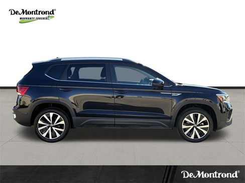 Used 2022 Volkswagen Taos SE image 4