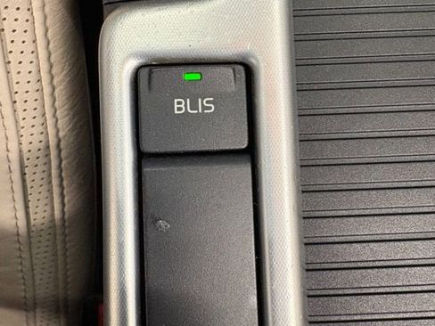 Used 2011 Volvo C70 T5 w/ Multimedia Pkg image 18