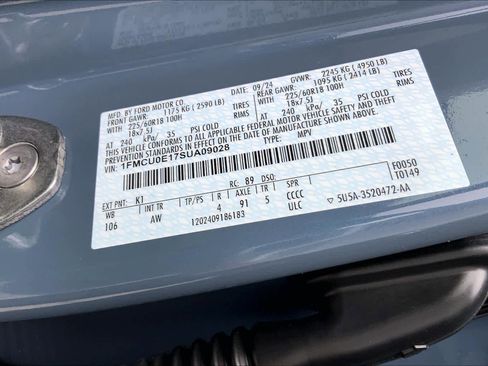 Certified 2025 Ford Escape SE w/ PHEV Premium Package image 33