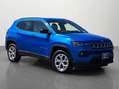 Used 2024 Jeep Compass Latitude AWD/4WD image 8