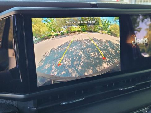 Used 2025 Jeep Wrangler Unlimited Sahara w/ Safety Group AWD/4WD image 21