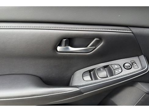 Used 2022 Nissan Sentra SV image 11