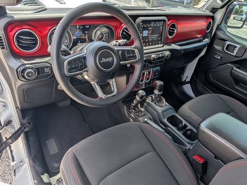 Used 2023 Jeep Wrangler Unlimited Rubicon AWD/4WD image 13