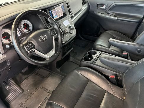 Used 2015 Toyota Sienna SE image 13