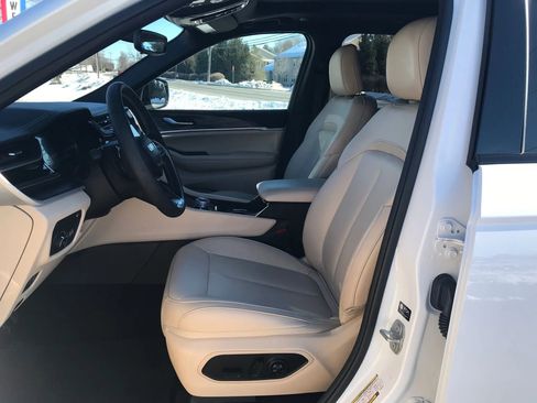 Used 2023 Jeep Grand Cherokee Sport Utility 4D image 2