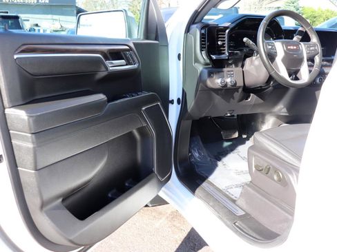 Used 2024 GMC Sierra 1500 SLT image 10