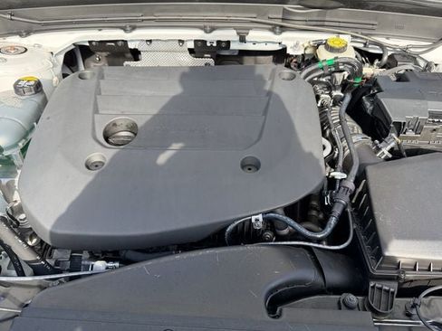 Used 2023 Volvo XC40 B4 Core w/ Convenience Package FWD image 21