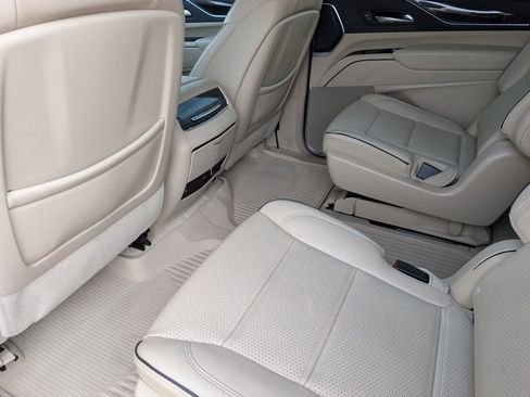 Used 2023 Cadillac Escalade ESV Premium Luxury w/ Performance Package image 15