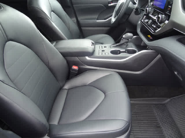 Certified 2026 Toyota Highlander XLE AWD/4WD image 19