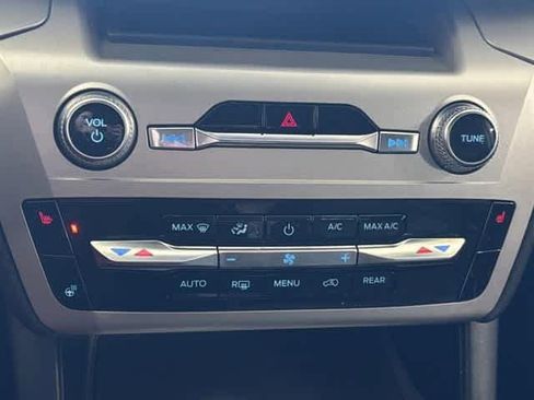 Used 2022 Ford Explorer XLT w/ Equipment Group 202A image 24