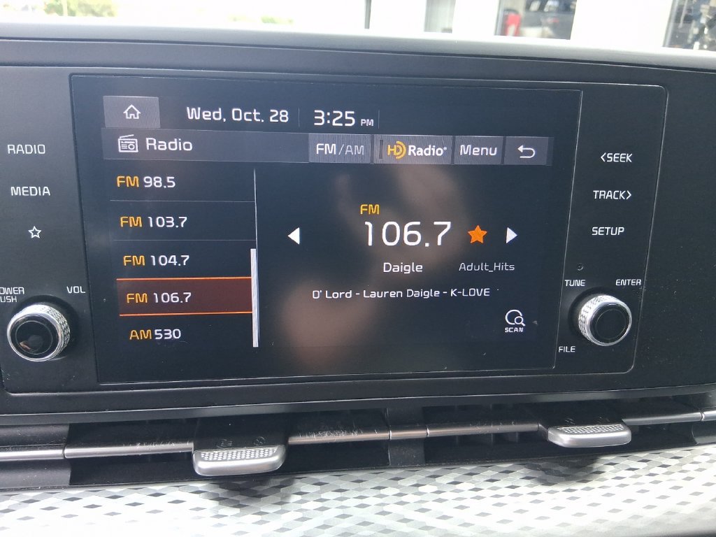 Used 2022 Kia Carnival LX FWD image 17