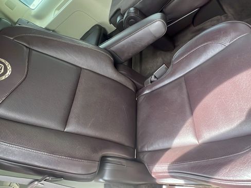 Used 2011 Cadillac Escalade Platinum AWD/4WD image 19