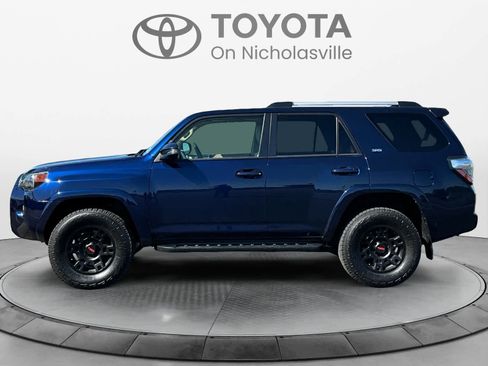 Used 2022 Toyota 4Runner SR5 Premium w/ Moonroof Package AWD/4WD image 3