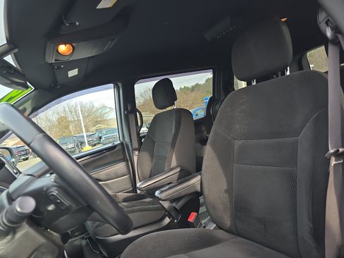 Used 2019 Dodge Grand Caravan SE image 12
