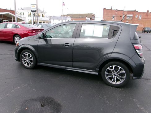 Used 2019 Chevrolet Sonic LT w/ Convenience Package FWD image 2