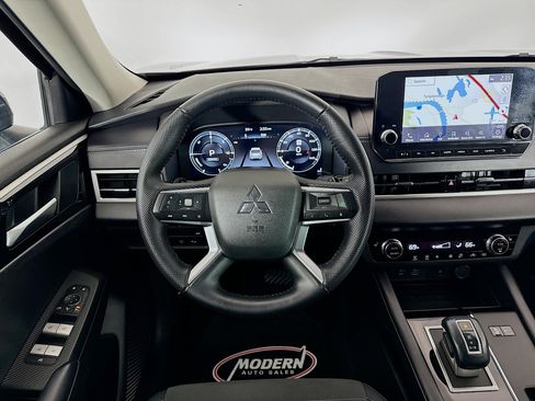 Used 2023 Mitsubishi Outlander SE AWD/4WD image 26