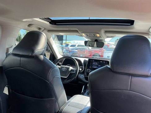 Used 2022 Toyota Highlander XLE AWD/4WD image 23