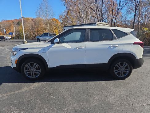 Used 2023 Kia Seltos LX image 6