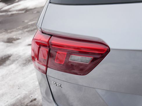 Certified 2024 Volkswagen Tiguan SE image 17