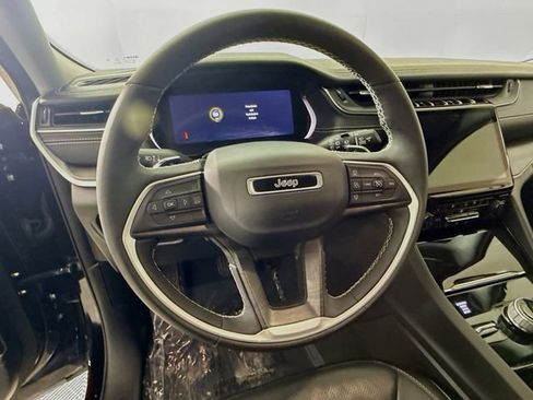 Used 2023 Jeep Grand Cherokee Limited w/ Luxury Tech Group II image 11