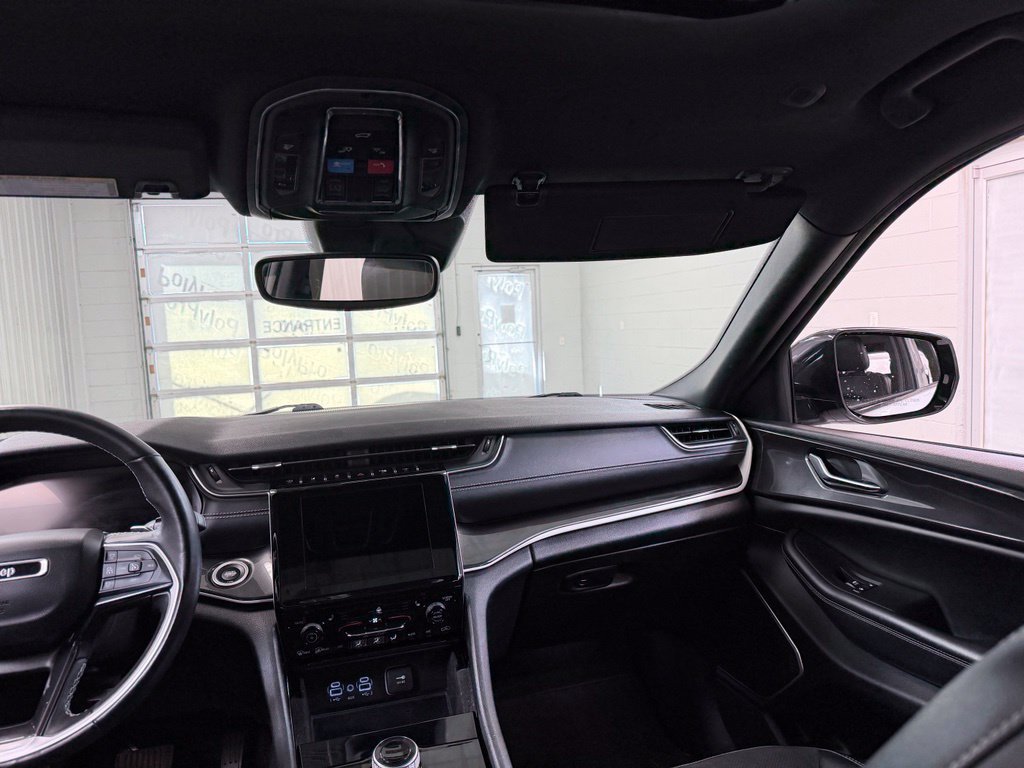 Used 2022 Jeep Grand Cherokee Altitude AWD/4WD image 30
