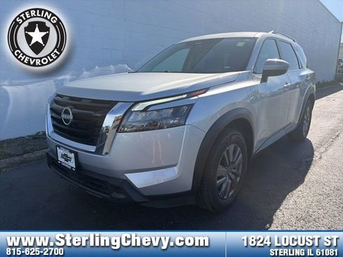 Used 2025 Nissan Pathfinder SV FWD image 1