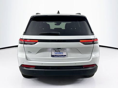 Used 2023 Jeep Grand Cherokee Altitude image 6